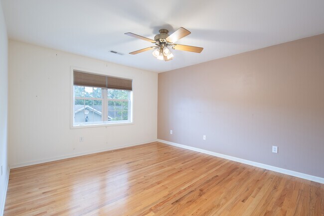 Building Photo - 108 Evergreen Pl