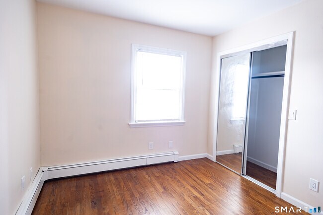 Building Photo - 51 View St W