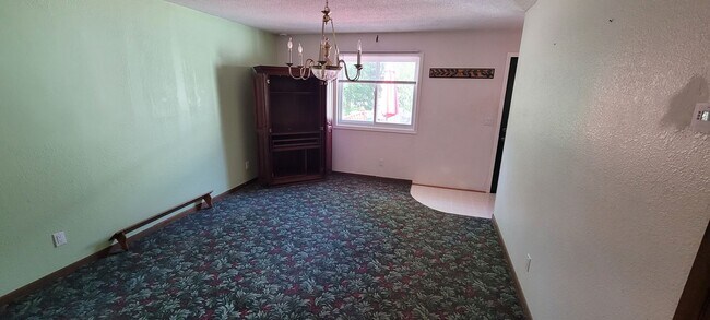 Building Photo - Partially Furnished 3 Bedroom House