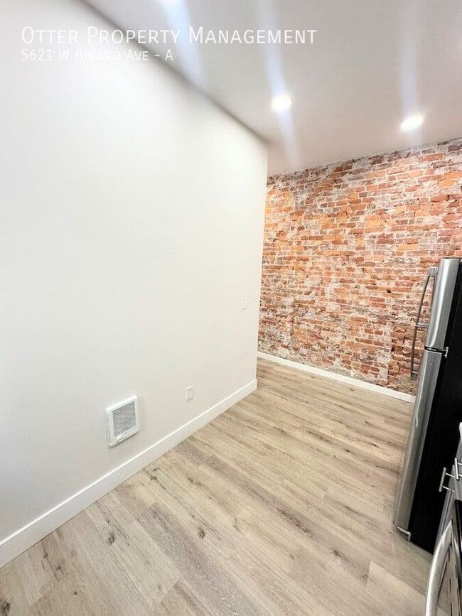 Building Photo - 5621 W Girard Ave