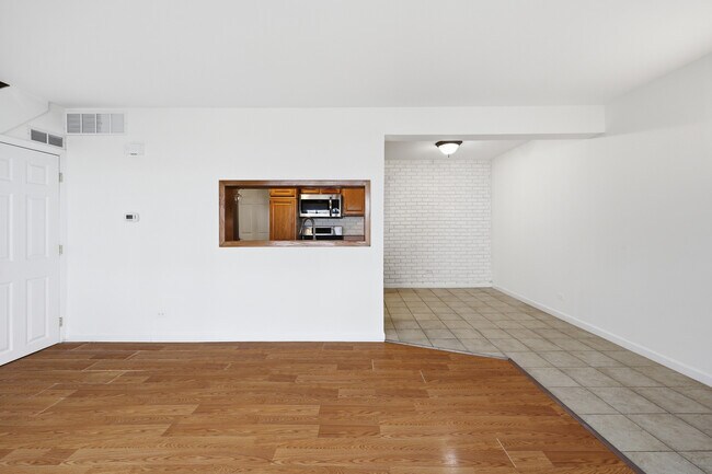 Building Photo - 377 Farmingdale Cir