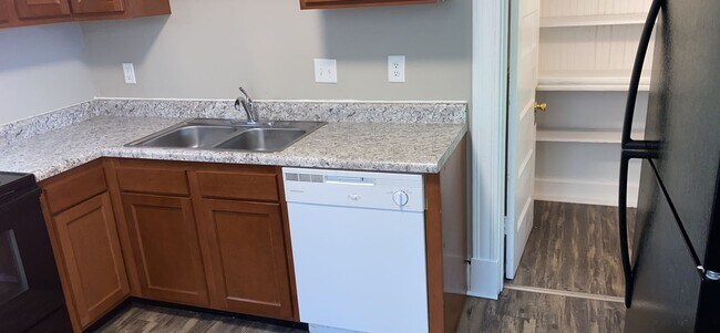 Building Photo - 2009 Ryan Ave