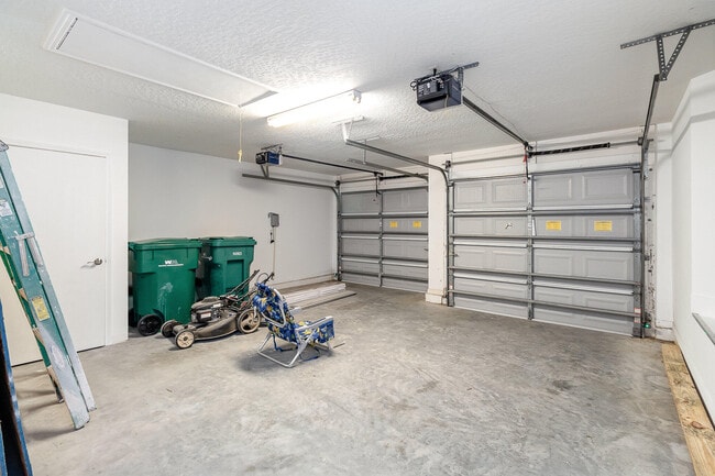 Building Photo - 180 Waters Edge Ln