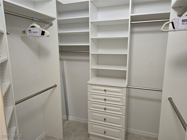 Building Photo - 5095 Yacht Harbor Dr
