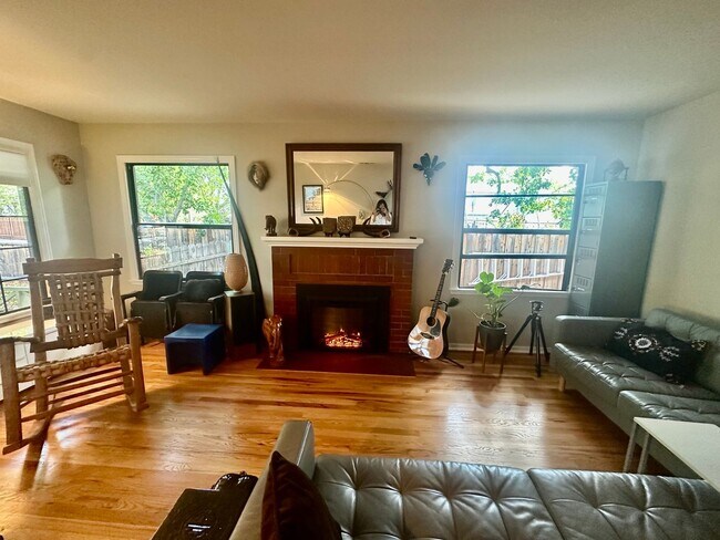 Building Photo - Palo Alto Dream Rental with Backyard Parad...