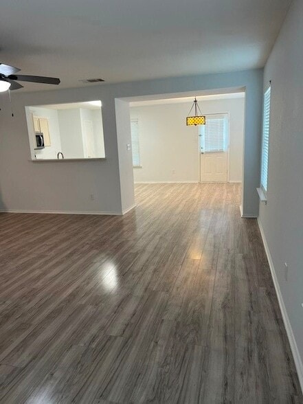 Building Photo - 2132 Van Zandt Dr