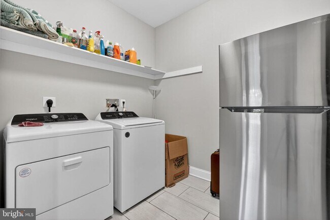 Building Photo - 3925 Ashwood Pl