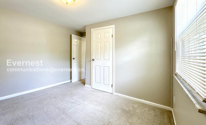 Building Photo - 588 Catskill Dr