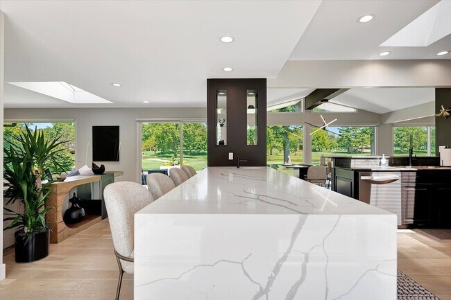 Building Photo - 102 Greencroft Dr