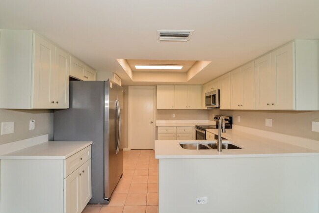 Building Photo - 548 Matilda Pl