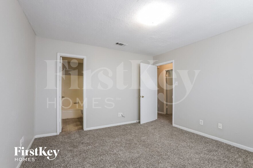 Building Photo - 13361 Lake Breeze Ln