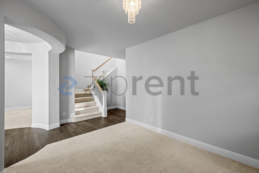 Building Photo - Unit