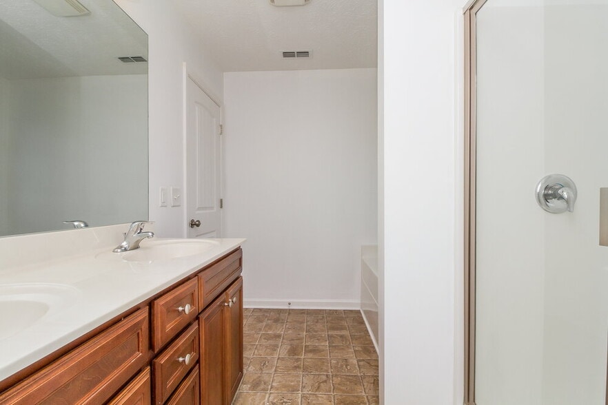 Building Photo - 1096 Shire Dr