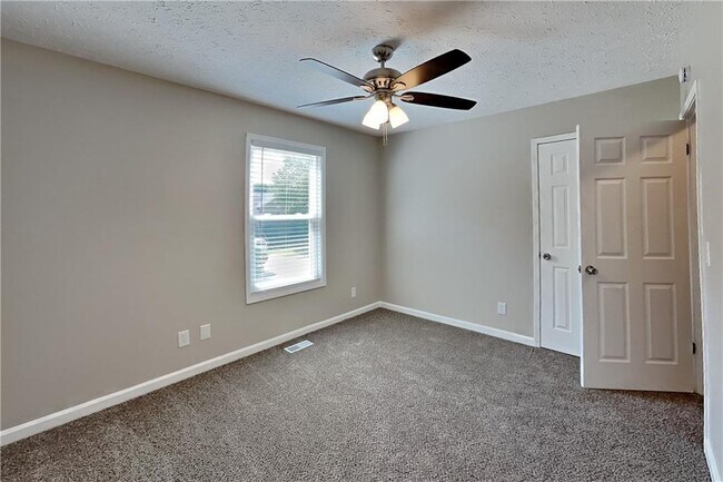 Building Photo - 979 Tyrell Dr