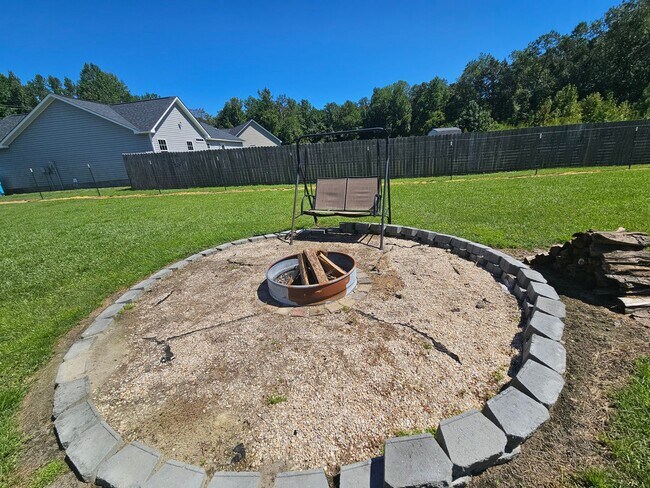 Building Photo - 3 Bed, 2 Bath Home In Woodbury Farm!