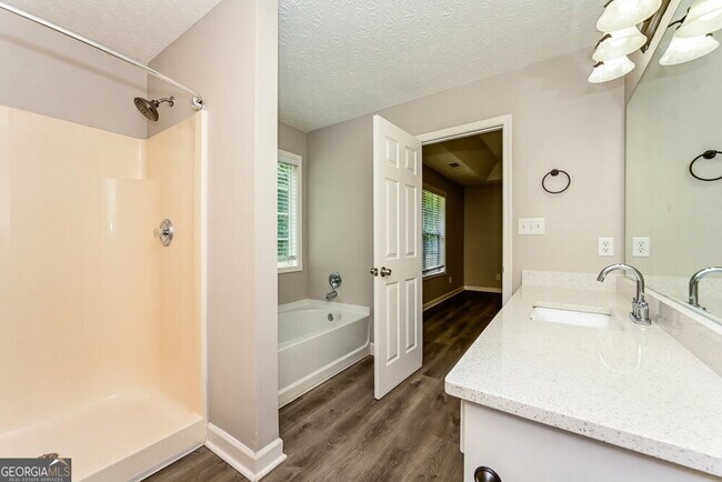 Building Photo - 452 Grove Hill Dr