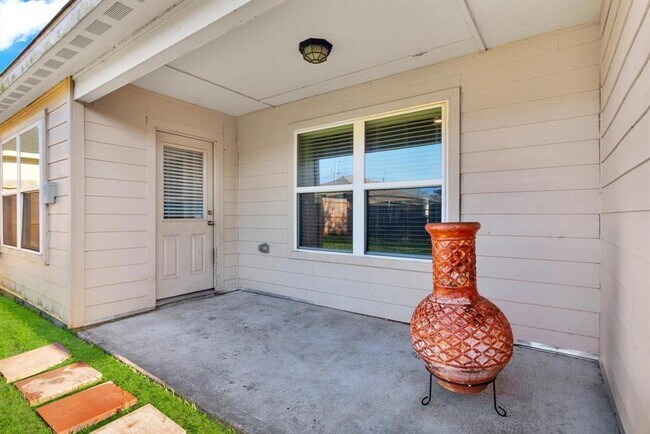 Building Photo - 316 Shoshone Ridge Dr