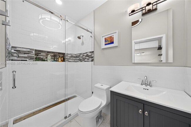 Building Photo - 460 W Dilido Dr