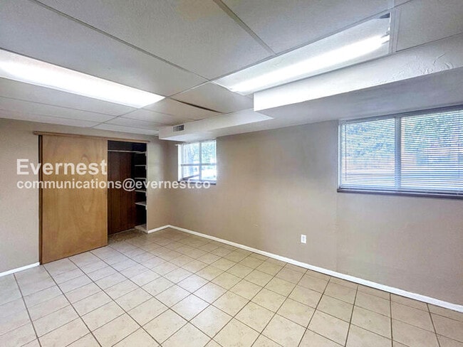 Building Photo - 1409 Laurette Dr