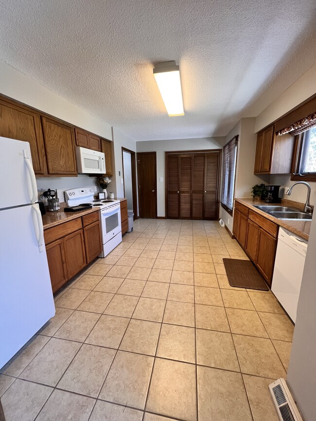 Building Photo - 208 Brambleton Ct