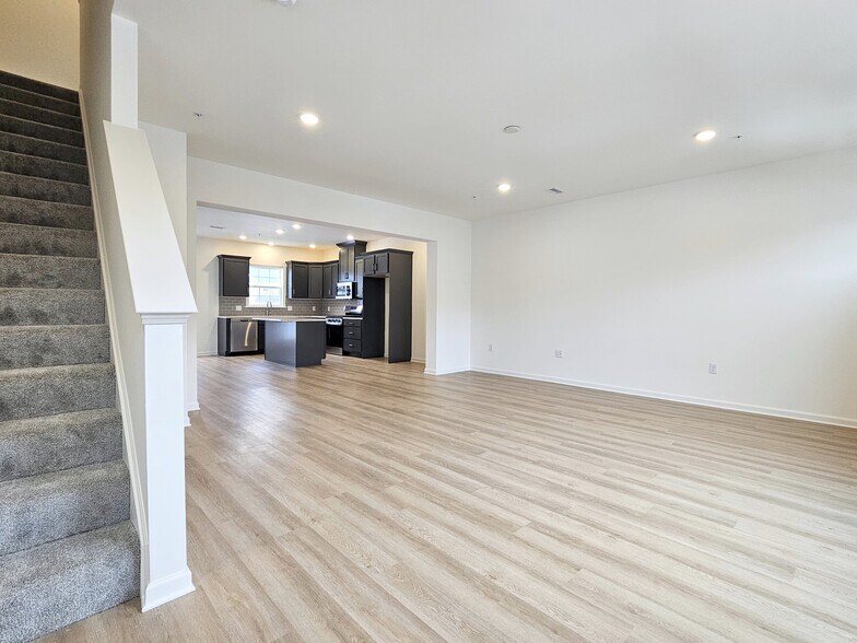 Building Photo - 2457 Spring Water Cir