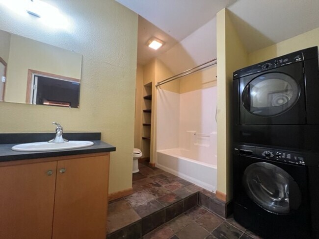 Building Photo - 3030 Park St