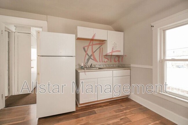 Building Photo - 1622 Ridgewood Ave