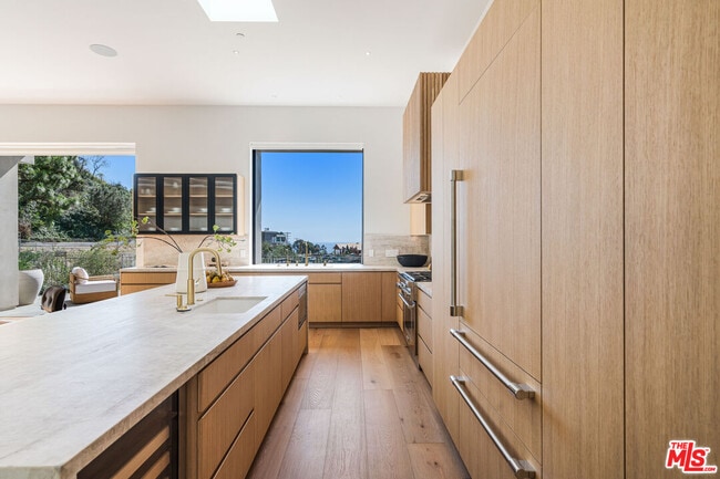 Building Photo - 1205 Las Lomas Pl