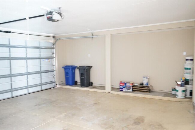 Building Photo - 1618 Cherry Hills Dr