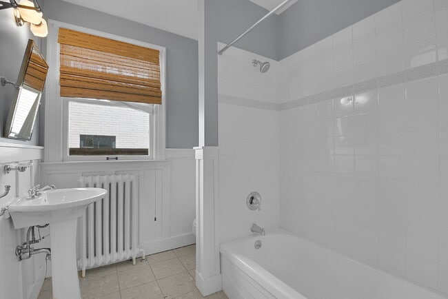 Building Photo - $4,595.95- 4 Bed, 3 Bath Home in Denver with Charming Updates!