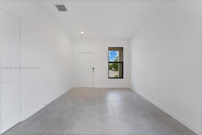 Building Photo - 286 SW 159th Dr