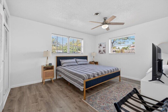 Building Photo - 110 NE 30th St