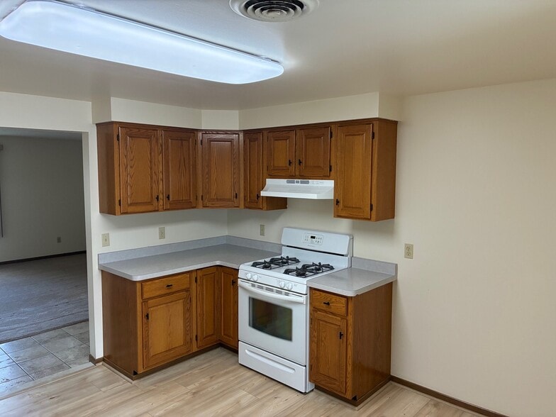 Kitchen - 7906 Slayton Settlement Rd