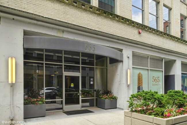 Building Photo - 565 W Quincy St