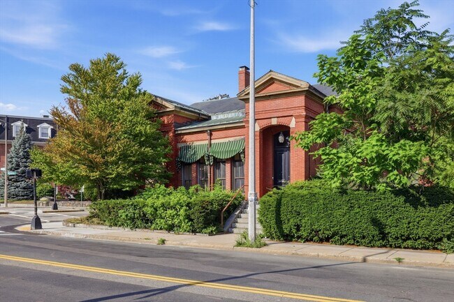 Building Photo - 1110 Washington St