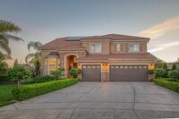 Building Photo - Spacious Home on Oversized Lot with Pool and Solar!