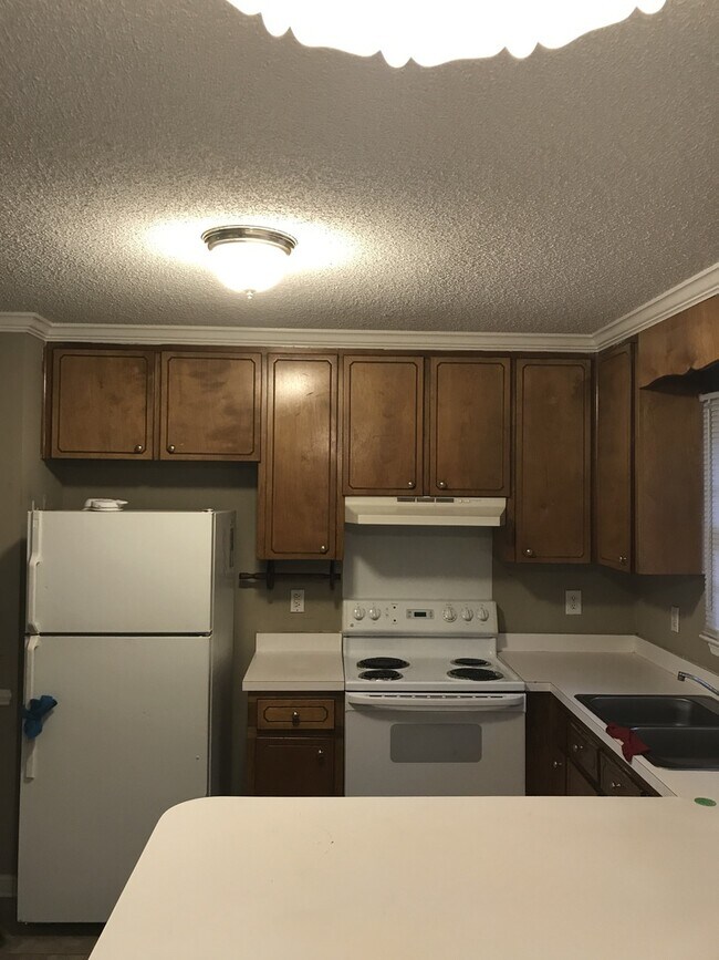 Building Photo - Great Corner Lot Home in Downtown Clayton