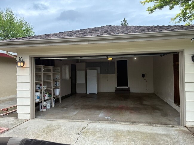 Building Photo - Beautiful 3 bedroom/1.5 bath Home in S. Land Park