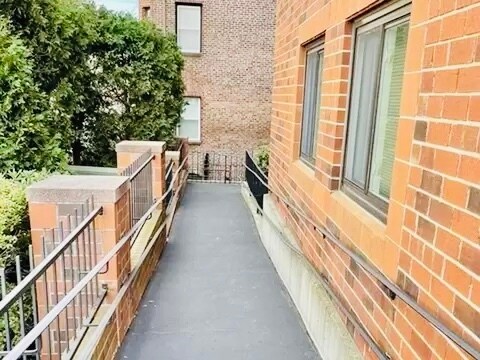 Building Photo - 44 Elm St