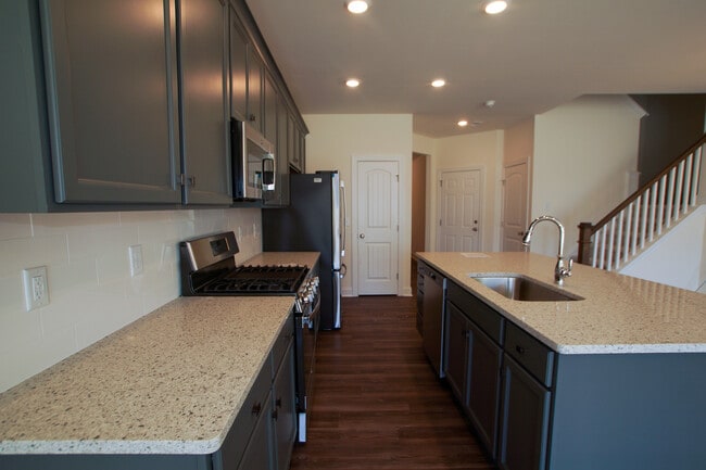 Building Photo - 206 Oakchest Ct