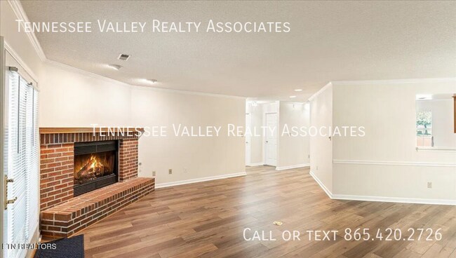 Building Photo - 805 Cedar Ln