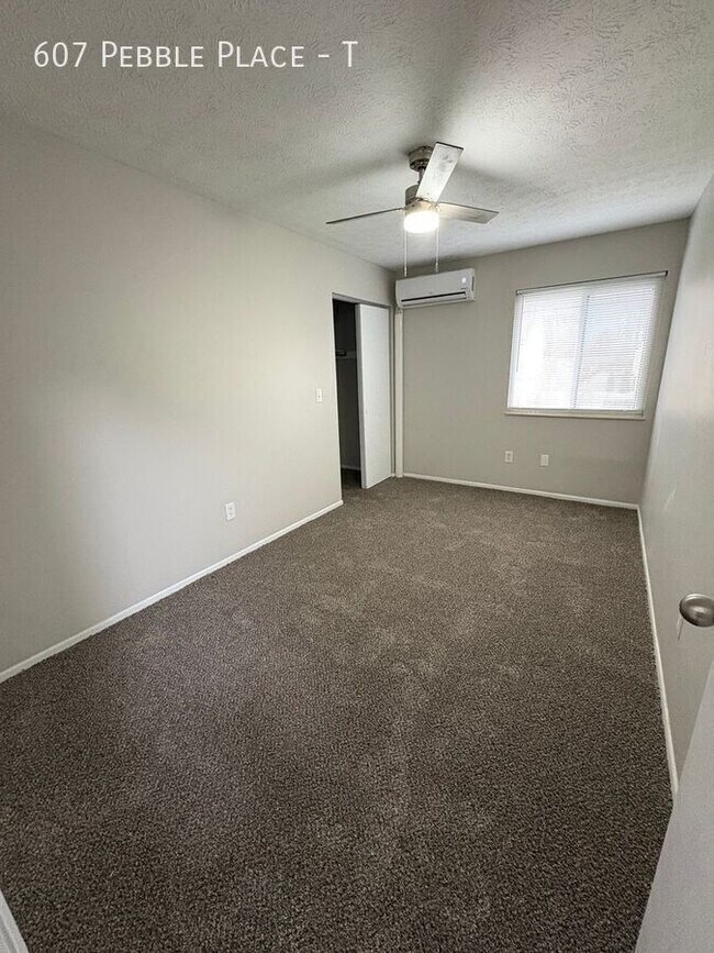 Building Photo - 607 Pebble Pl Dr