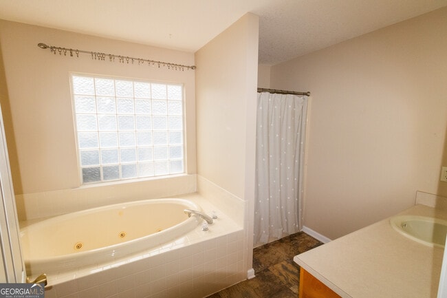 Building Photo - 1802 N Leah Ln