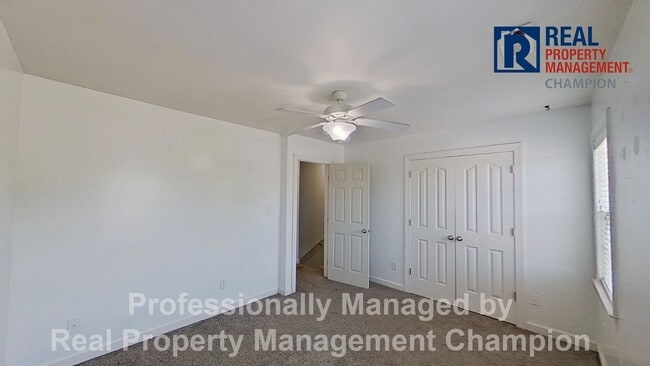 Building Photo - 2 BD/1.5 BA Townhome with Convenient Jacksonville Location
