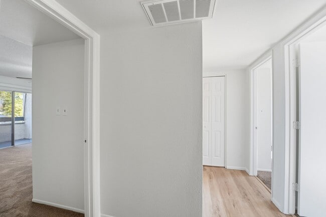 Building Photo - Beautiful 3-Bedroom Townhome in Northern Manor West