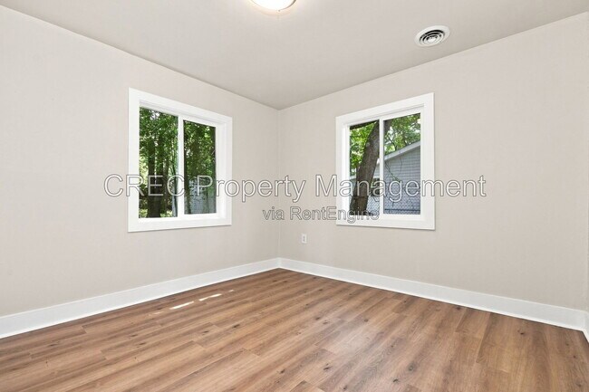 Building Photo - 1605 Pineview Rd