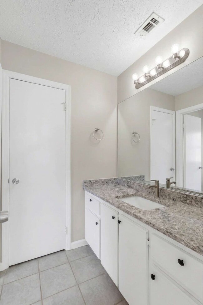 Building Photo - 710 Osprey Dr