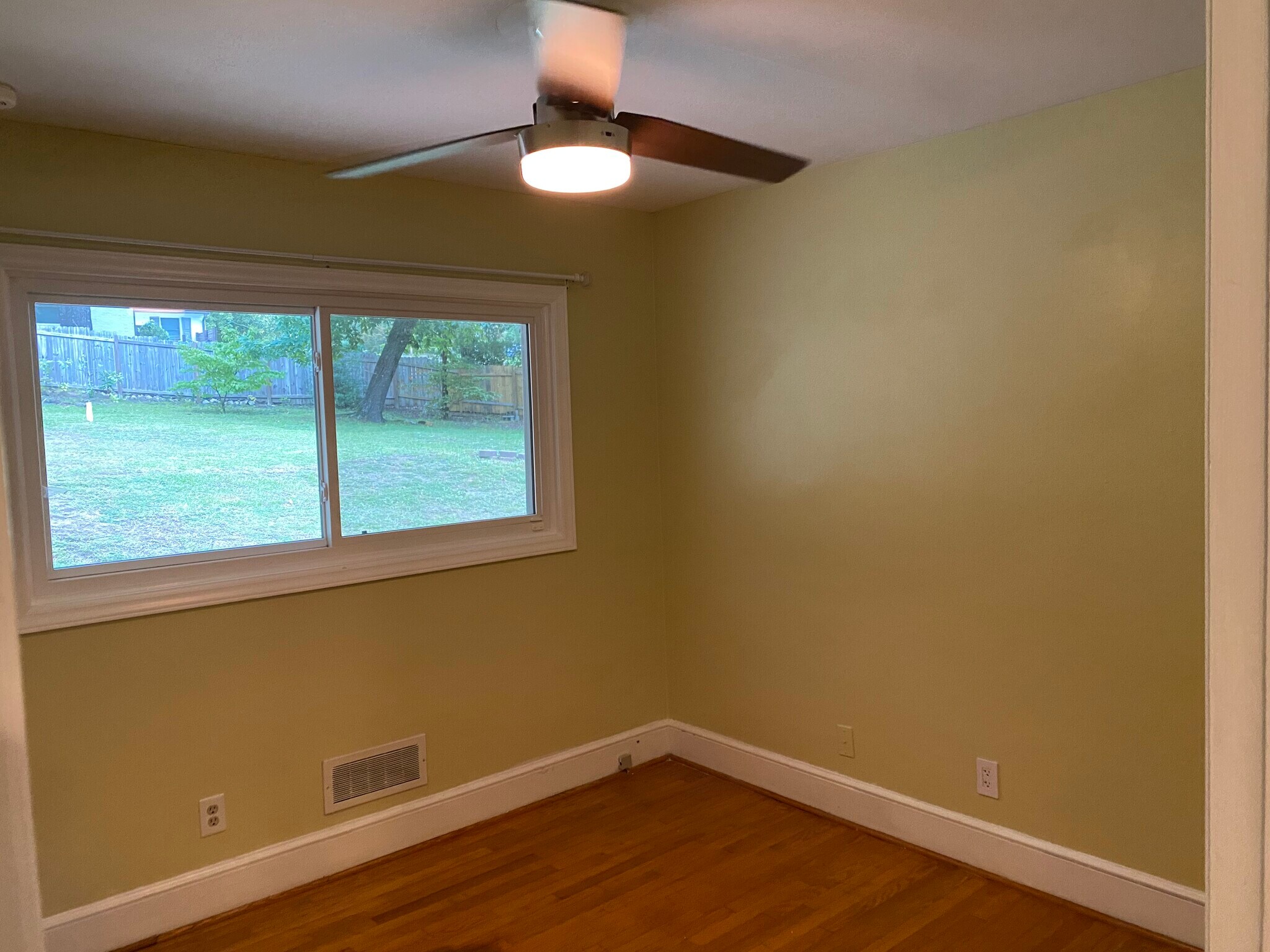 Building Photo - 2208 Westhaven Dr