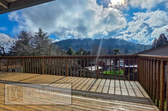 Building Photo - 298 SW Wallula Ave