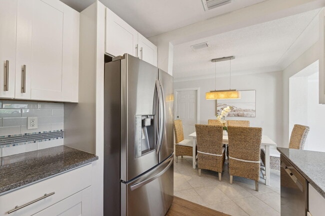 Building Photo - 2691 NE 18th St